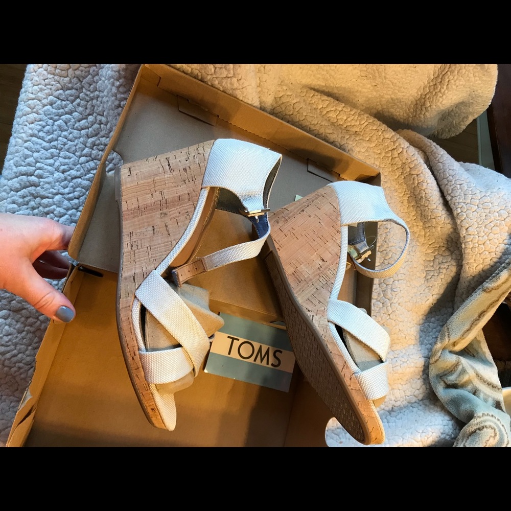 Toms Sienna Natural Yarn Dye New in box.